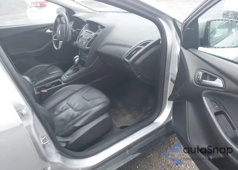 2016 Ford Focus Se z USA, uszkodzony, nr VIN 1FADP3F23GL372955